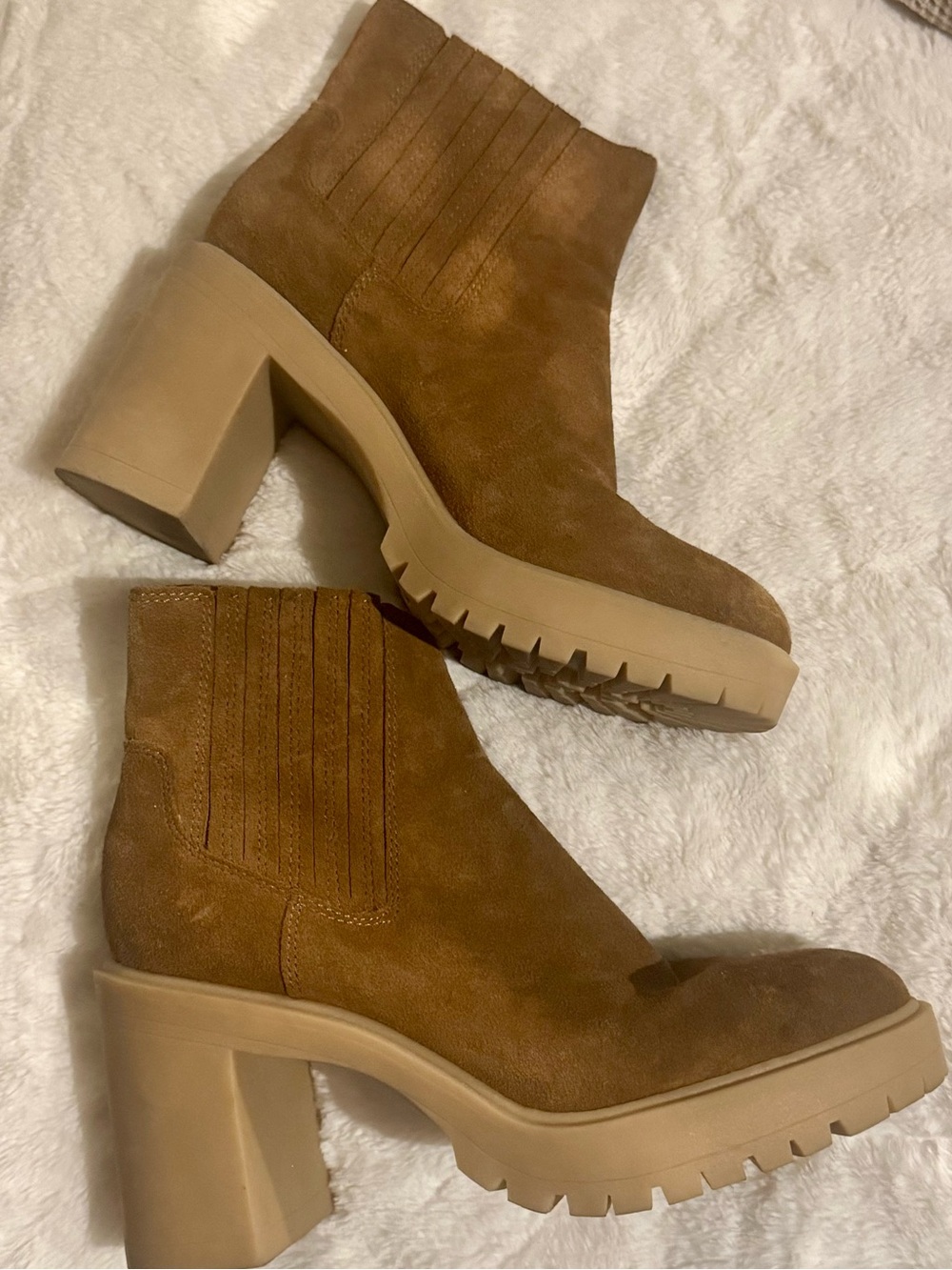 Dolce Vita Caster H2O Camel Suede Waterproof Chelsea Boots Women’s Size 10